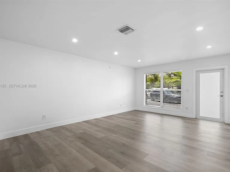 5130 NE 17th Ter #0 — Photo 4