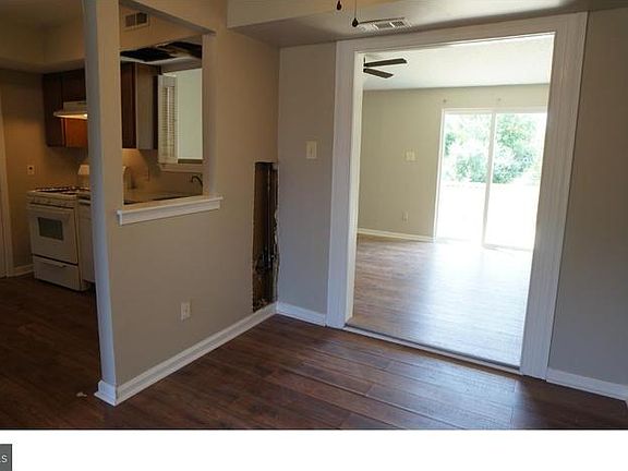 3rd image of 9 Farmhouse Ct