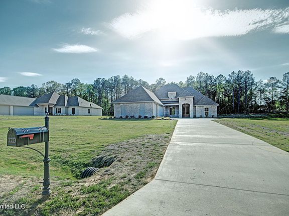 2nd image of 124 Richburg Ct
