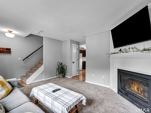 4th image of 75 Eastbrook Heights #B