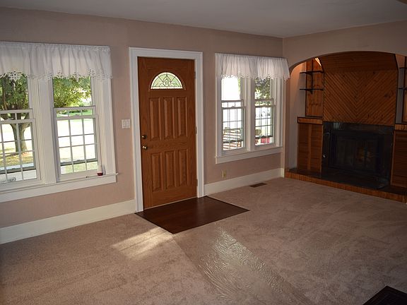 2nd image of 409 W 5th St