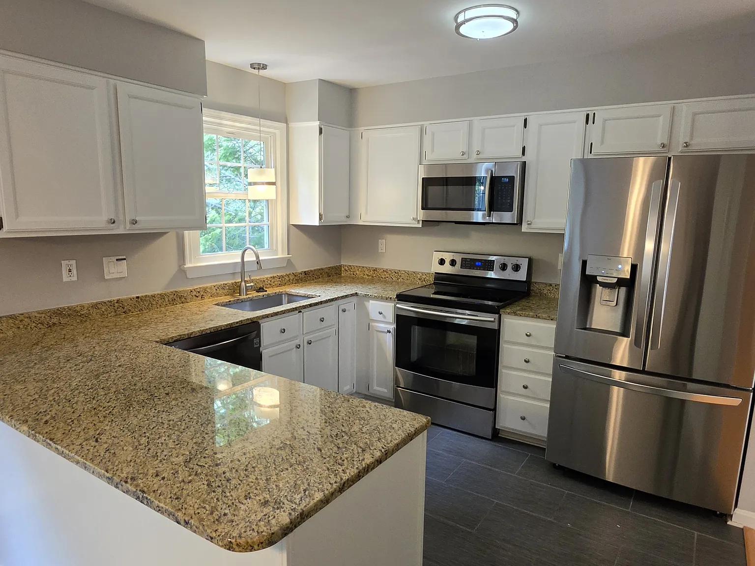 3 bed, 3.5 bath, 1480 sqft, $3,695 — Photo 4