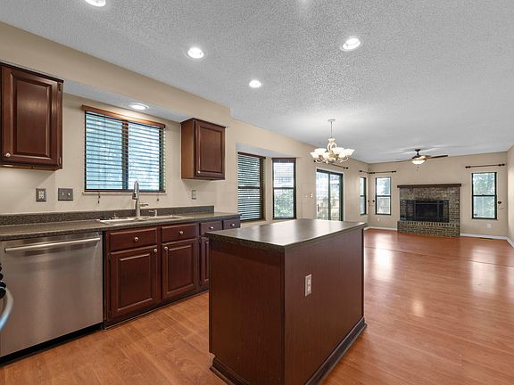 3rd image of 8371 English Oak Dr