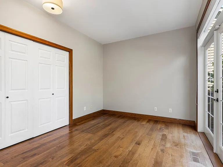 24923 NE 3rd Pl — Photo 9