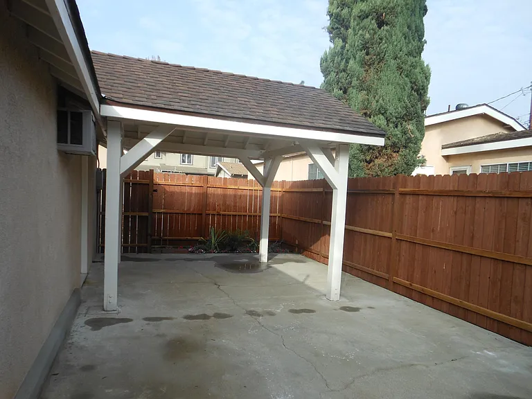 226 E Atara St — Photo 9