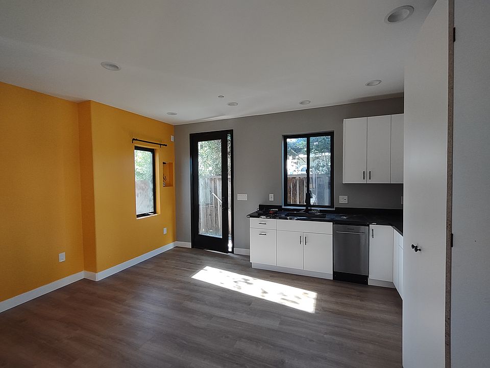 2nd image of 12600 Paseo Olivos Unit B