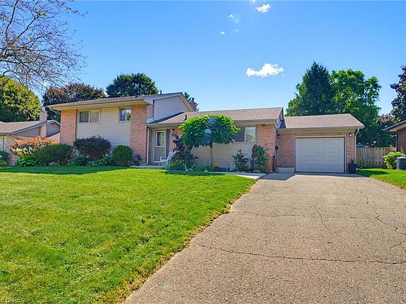 5th image of 27 Brier Cres