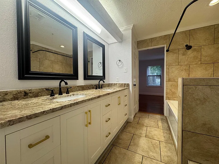 6608 Mesa Hollow Dr — Photo 8