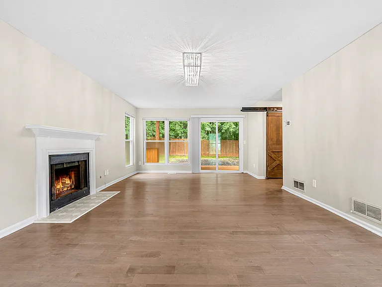 5075 N Bridges Dr — Photo 3