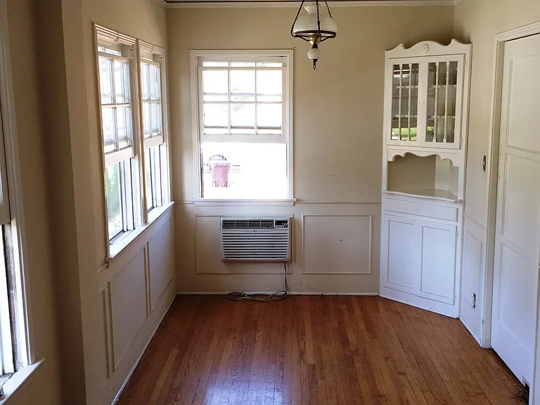 110 E Mountain St — Photo 5