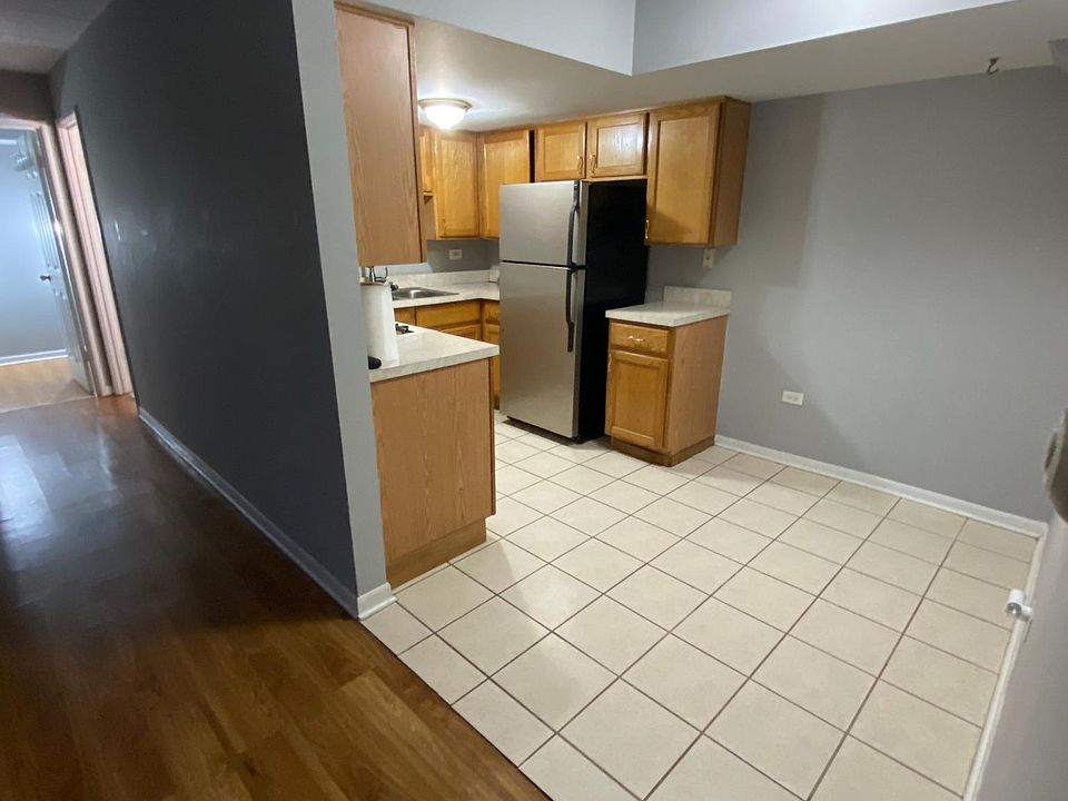 1st image of 12715 S La Crosse Ave APT 102