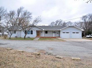 1138 E 40th St S, Wellington, KS 67152