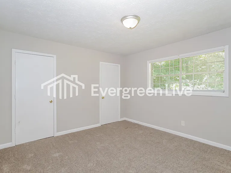 1975 Chestnut Log Dr — Photo 8