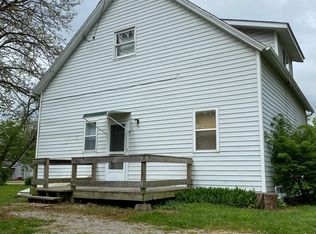 905 Division St, Charleston, IL 61920