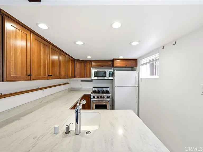 1601 Van Horne Ln — Photo 25