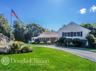 1 Glamore Ct, Smithtown, NY 11787
