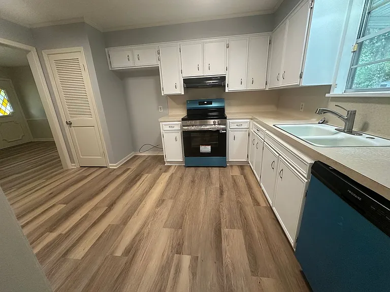 443 Janet Ln — Photo 10