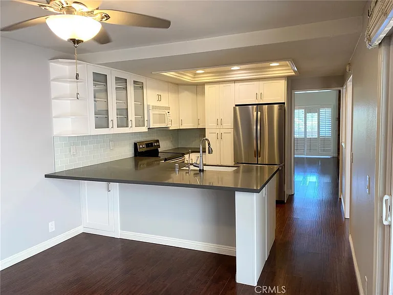 21 Seaview Dr S — Photo 1