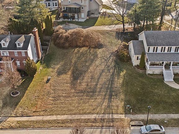 3rd image of 5220 Autumnwinds Dr