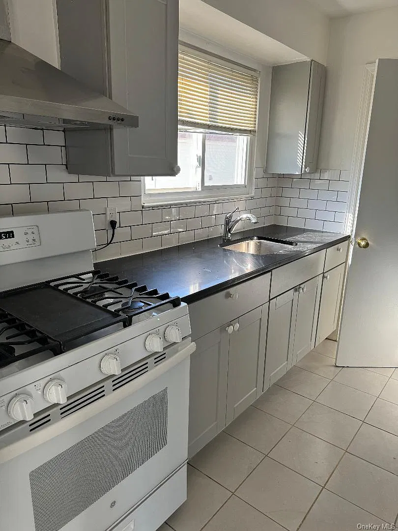 3 bed, 2.0 bath, 3432 sqft, $2,900 — Photo 3