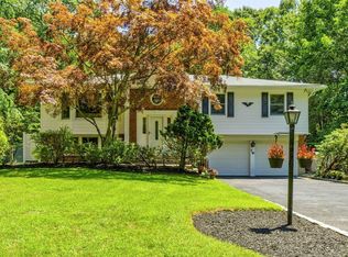 76 New Mill Rd, Smithtown, NY 11787