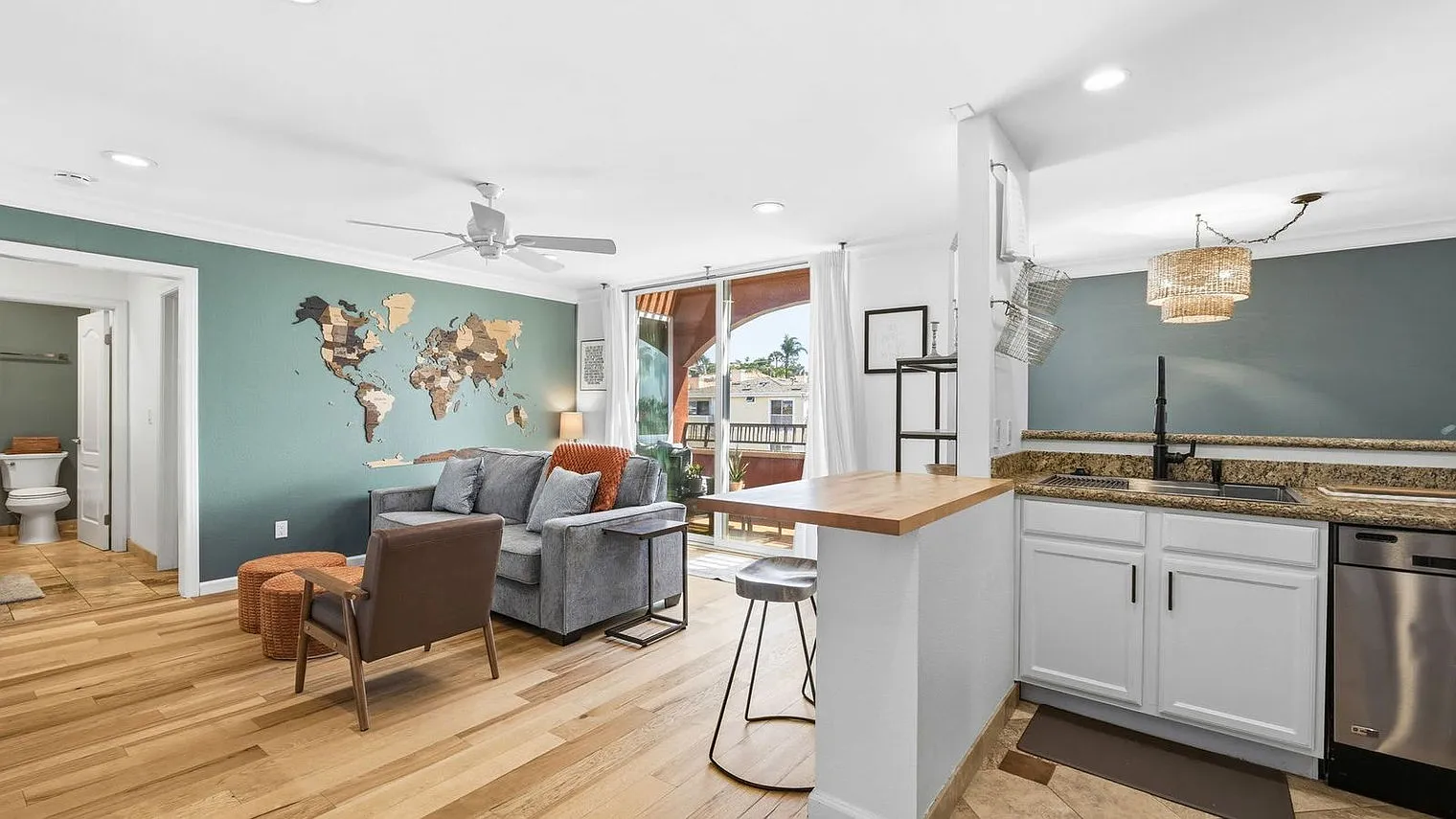 1 bed, 1.0 bath, 699 sqft, $5,358 — Photo 1