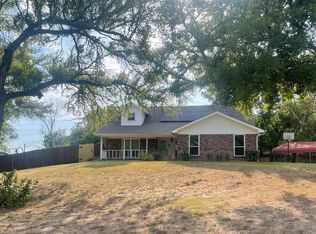 1516 Oakridge Ct W, Azle, TX 76020