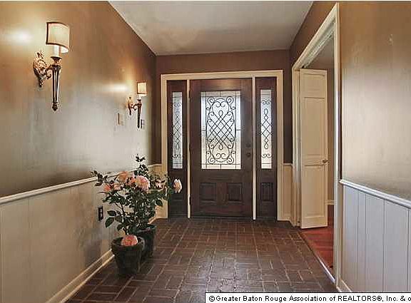 3rd image of 1521 Sherwood Forest Blvd