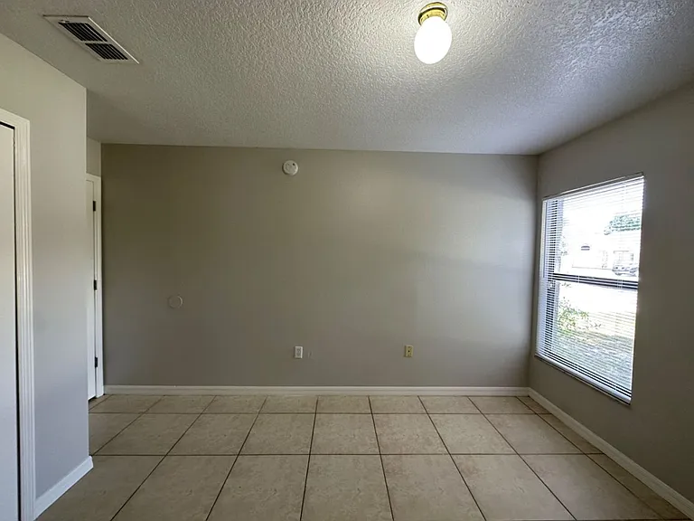 661 N Delmonte Ct — Photo 13