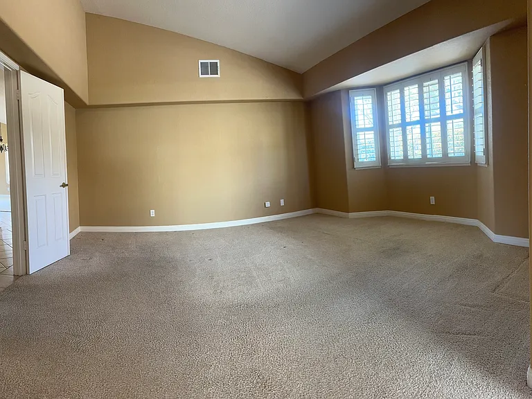 2211 Rhonda St — Photo 10
