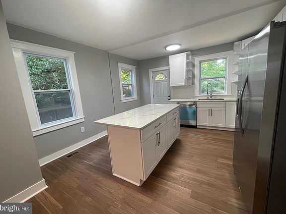 5th image of 416 Walcott Rd