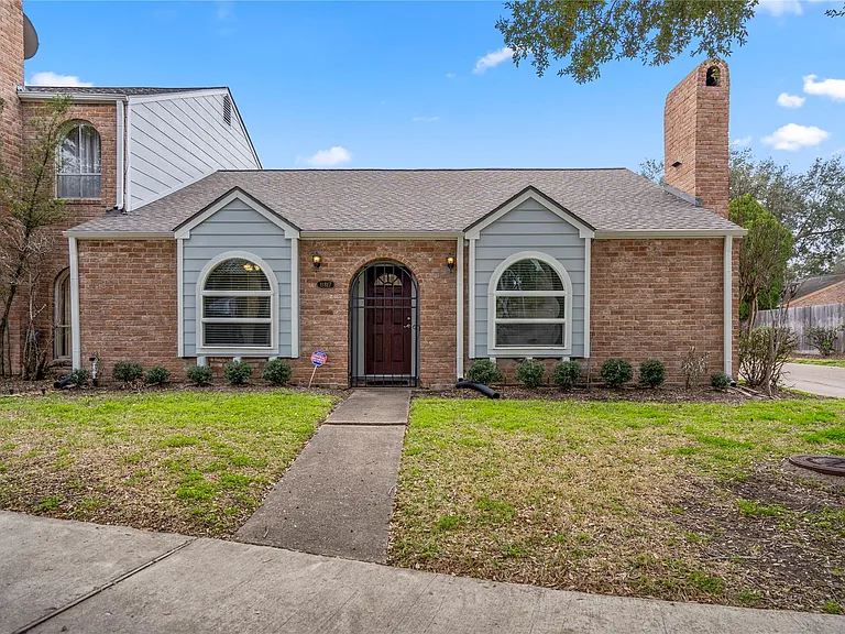 11817 Southlake Dr — Photo 2