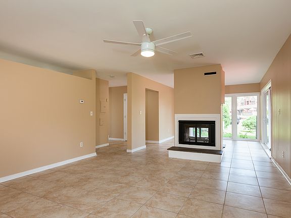 4th image of 15 Montoya Dr