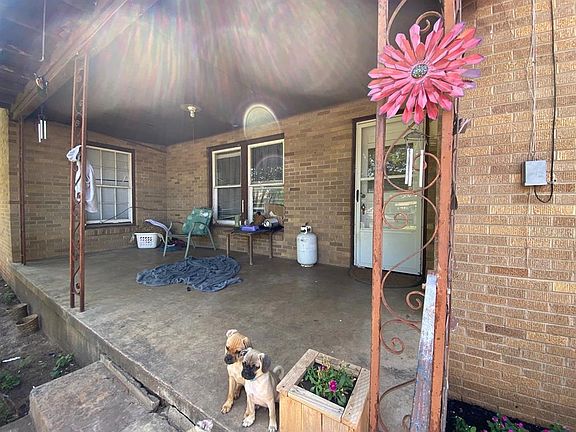 4th image of 1006 Brown St