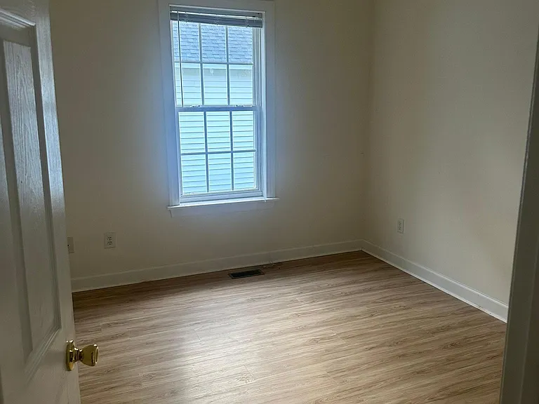 2313 Hinton St — Photo 6