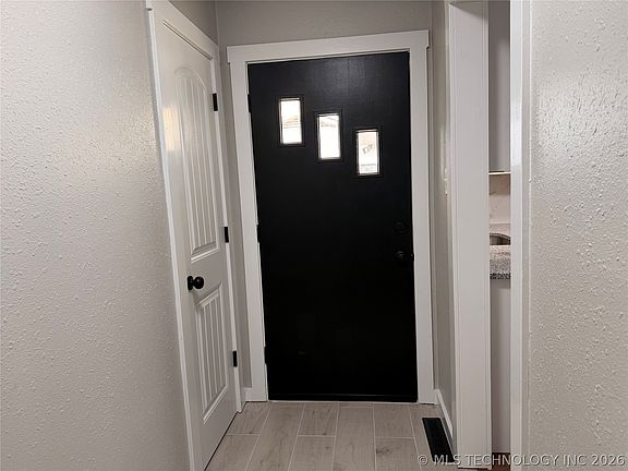 3rd image of 2516 Dakota Ave