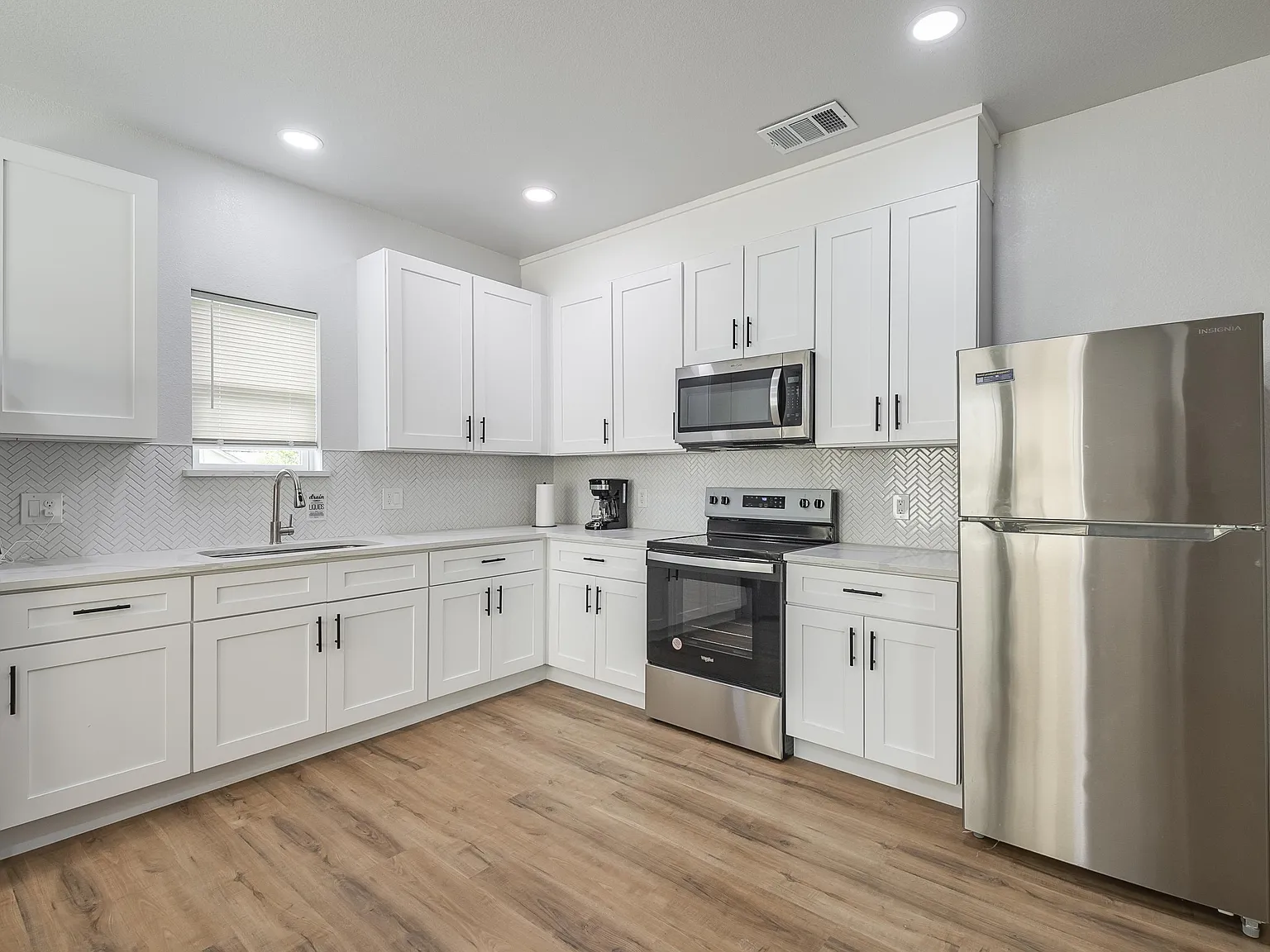 4 bed, 6.0 bath, 2000 sqft, $1,209 — Photo 4