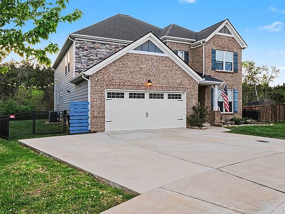 2nd image of 3738 Magpie Ln