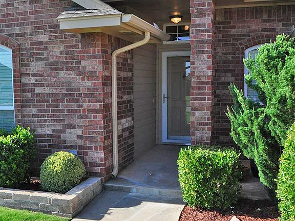 3rd image of 625 SW 159th St