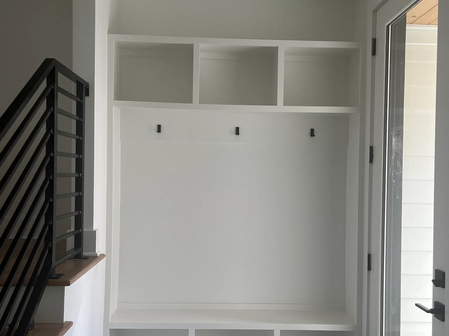 542 Cliff Cir — Photo 2