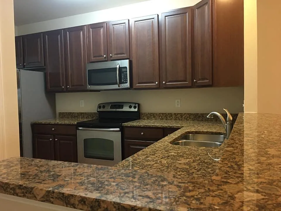 3 bed, 2.5 bath, 2163 sqft, $2,500 — Photo 4