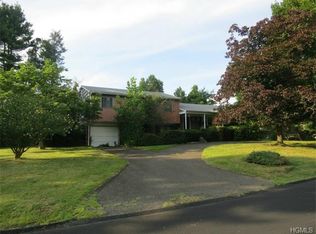 2 Holly Cir, Monsey, NY 10952