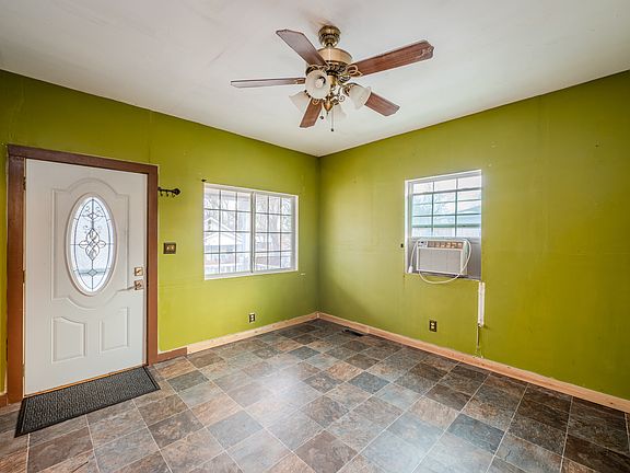 4th image of 1434 Winfield Ave