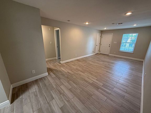 5th image of 3238A Redwood Ln