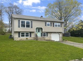 166 Bluebird Dr, Naugatuck, CT 06770