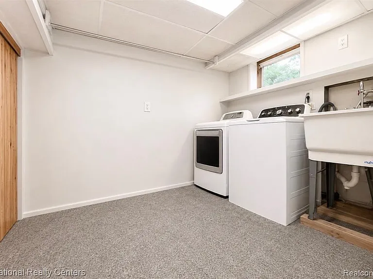 229 Linden St — Photo 24