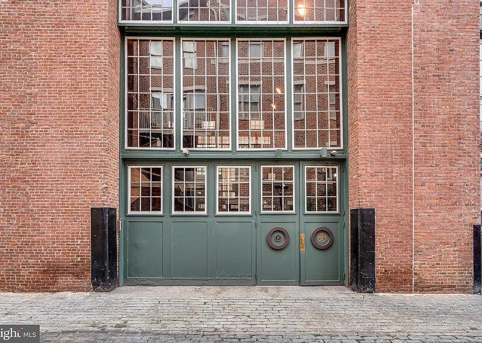 1st image of 130 N Bread St #124