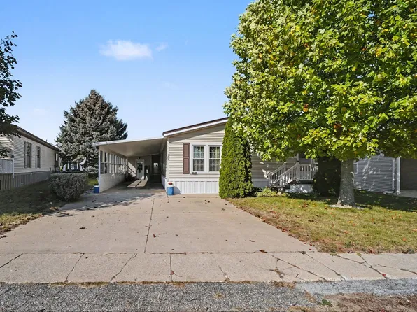 1307 Pineview Ln, Fremont, MI 49412