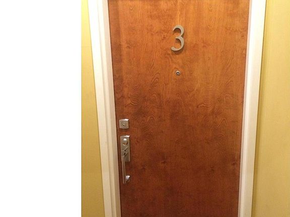 2nd image of 2031 Pine St #302