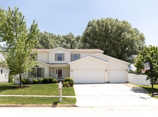1408 Cashel Dr, Bloomington, IL 61704